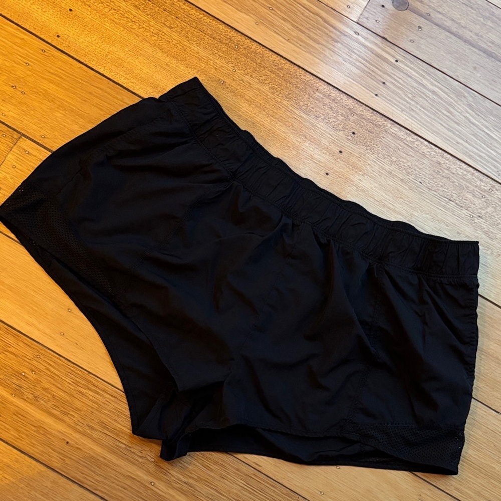 Offline by aerie black shorts w/ underwear liner, pockets, mesh at sides size XL
